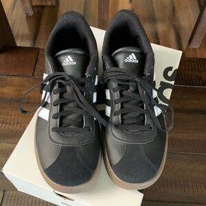 Adidas VL Court 3.0k Black with white stripes Men’s 6/Women’s 7.5